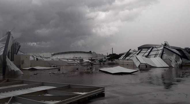 Temporal destruiu parte do Aeroclube de Penápolis (SP)