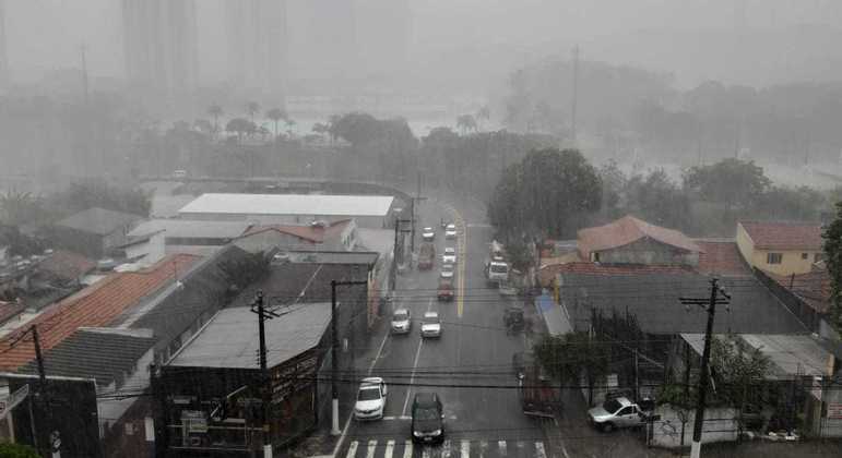 Por causa de temporal, toda a cidade de São Paulo está em estado de atenção