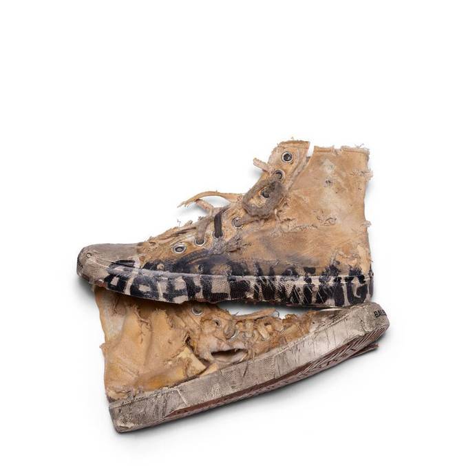 O Paris Sneaker, aspecto sujo, desgastado para poucos