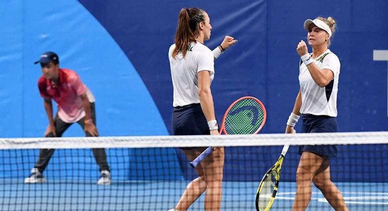 Dupla brasileira perde na semifinal do tênis e agora luta pelo bronze