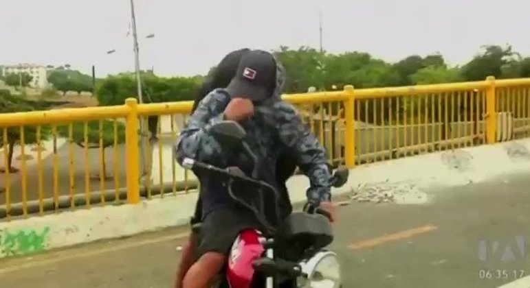 Indivíduos numa moto tentaram assaltar repórter em frente ao local da decisão entre Fla e Athletico
