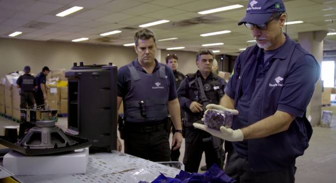 Aeroporto: Área Restrita: agente da PF suspeito de contrabando participou  de série de TV sobre combate ao crime em aeroportos