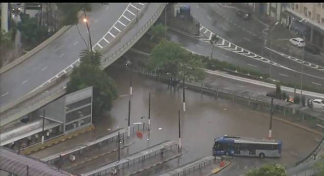 Sp Tem 12 Pontos De Alagamento Devido As Chuvas Desta Quarta 18 Noticias R7 Sao Paulo