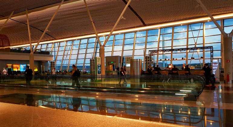 Terminal do Aeroporto de Brasília recebeu avião que iria para Viracopos, em SP