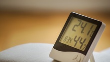Dormir no calor aumenta risco de infarto em homens, sugere estudo