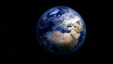 Qual a explicação científica para o fato de a Terra girar no espaço?