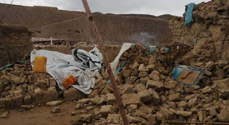 Residências em Qadis foram destruídas por terremoto
