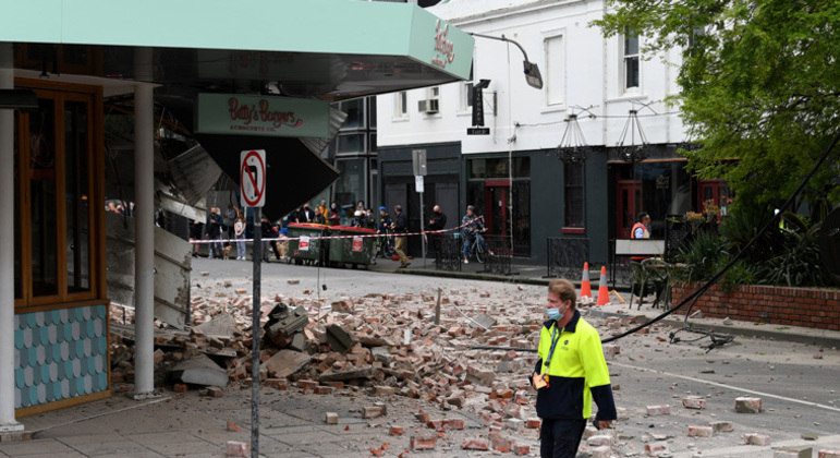Prédios de Melbourne ficaram danificados após terremoto no sudeste da Austrália