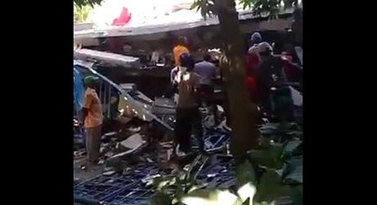 Imagens dos danos causados pelo terremoto tem sido compartilhadas na internet
