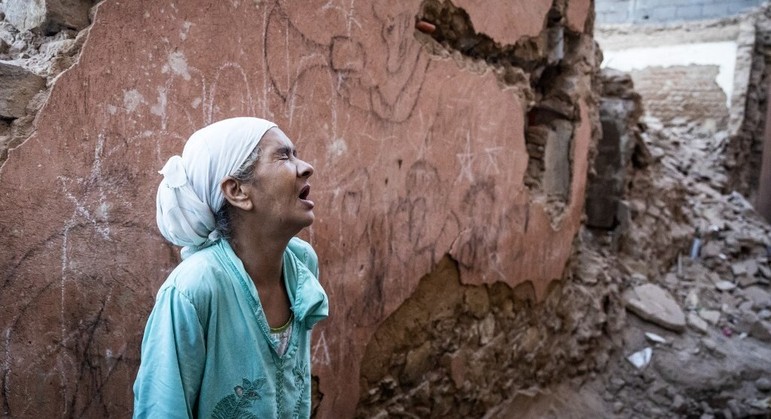 Um terremoto de magnitude 7 devastou a região central do Marrocos na noite desta sexta-feira (8). Os tremores deixaram pelo menos mil mortos e 1.204 feridos, 721 deles em estado grave, segundo novo balanço do governo marroquino