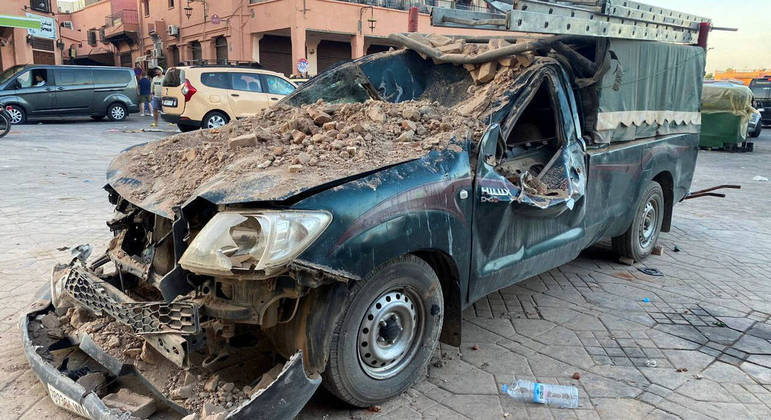 Já pela manhã deste sábado, novas imagens deixaram clara a dimensão da destruição causada pelos tremores