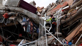 Número de mortos por terremoto na Turquia e na Síria passa de 7.800 (Piroschka van de Wouw/Reuters - 07/02/2023)