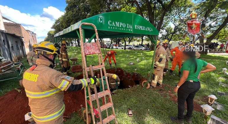 Duas pessoas desmaiaram depois de queda e foram levadas ao médico 