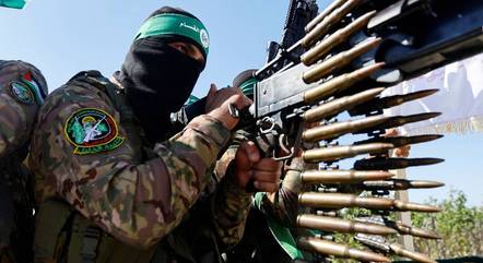 Terroristas seguram arma capaz de furar blindagem
