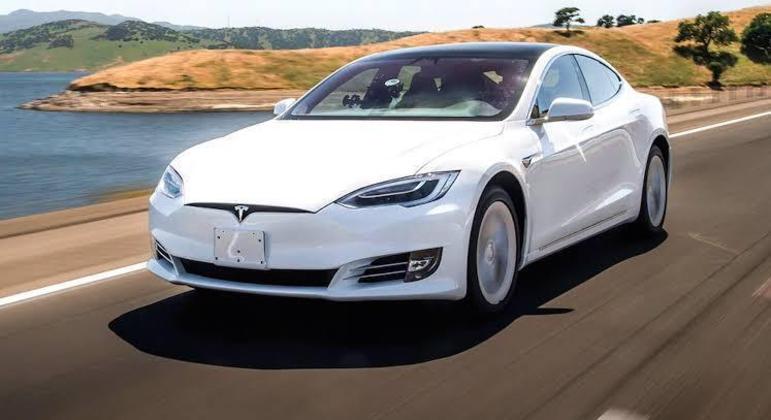 Tesla vendeu 936.172 veículos elétricos em 2021
