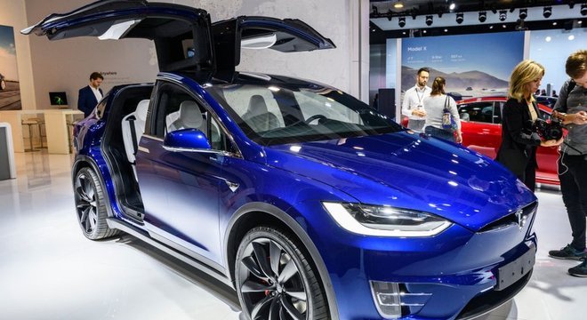 Tesla Model X 90D em exibição em uma feira em Bruxelas 