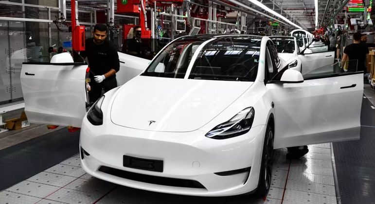 Linha de produção da Tesla