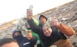 Na cidade de Las Parejas, no centro da Argentina, notas de 100 dólares, que voaram pelos ares, foram encontradas em um lixão a céu aberto enterradas sob pilhas de lixo e escondidas em um velho guarda-roupa descartado. Estima-se que mais de US$ 75 mil (cerca de R$ 401,8 mil) tenham sido encontrados no local