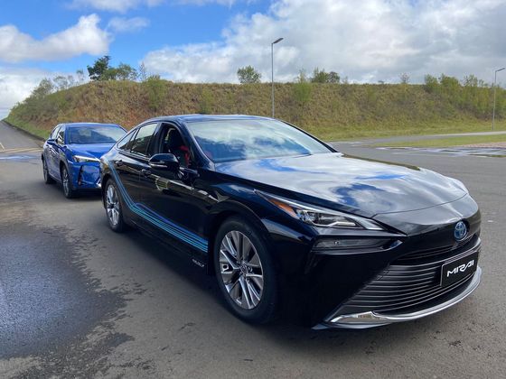 Testamos os 4 carros eletrificados da Toyota: qual a diferença entre eles?