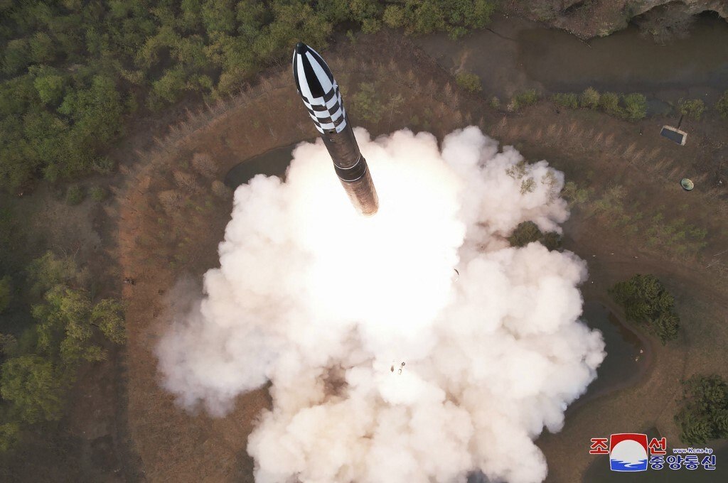 Coreia do Norte testa mísseis e fala em 'capacidade mortal de contra-ataque  nuclear