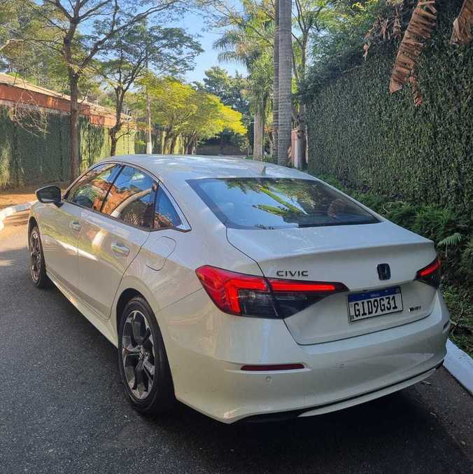 Honda Civic Hybrid tem um preço de R$ 244.900, o que é elevado perto dos rivais