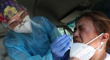 Ômicron causou explosão de novos casos no mundo