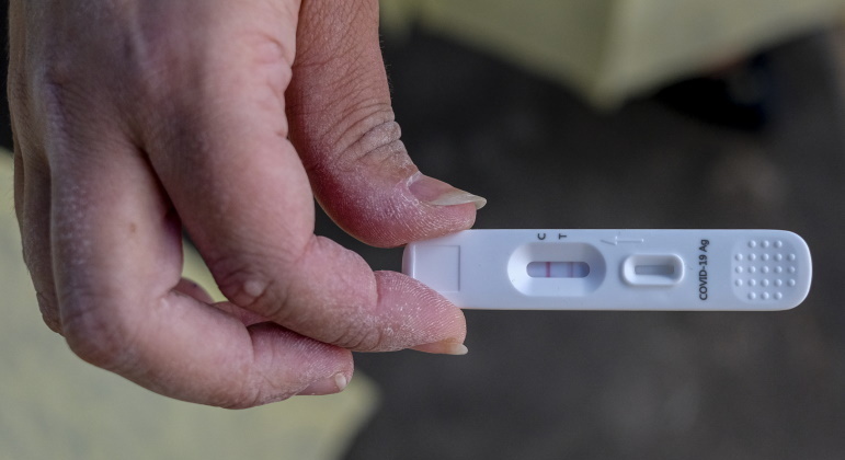 Alta procura por teste faz Abramed recomendar priorizar pacientes que podem ser testados