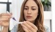 Mulher faz teste de DNA caseiro e, sem querer, revela segredo da família (Freepik)