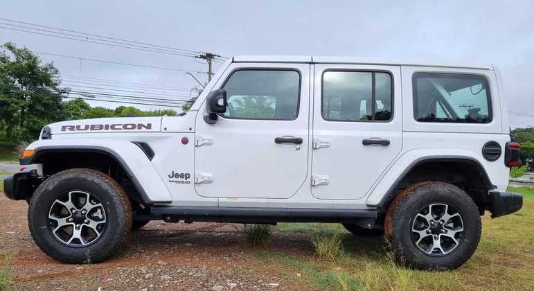 Jeep Wrangler Rubicon 2023 mede 4,78 m de comprimento, 1,87 m de largura e 1,86 m de altura