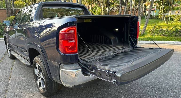 Para carga, como picape compacta a Rampage tem capacidade de 1015 litros o que é bom e 980kg