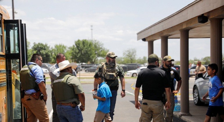 Tiroteio em escola primária deixa professor e 14 crianças mortas no Texas -  Notícias - R7 Internacional