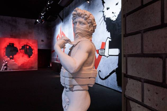 A versão de Banksy para o David de Michelangelo também está em exposição na The Art of Banksy montada em São Paulo.