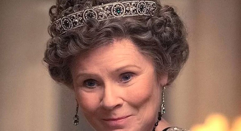 Imelda Staunton será a rainha Elizabeth 2ª na quinta temporada de "The Crown"