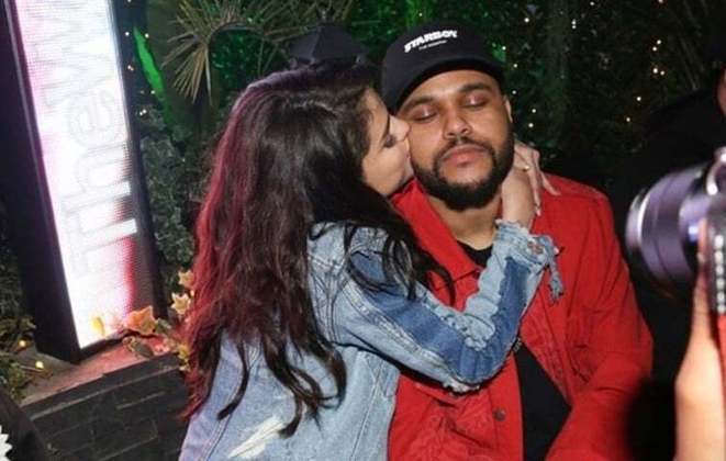 The Weeknd já foi alvo de atenção da mídia devido a seus relacionamentos com outras celebridades, como a cantora Selena Gomez e a modelo Bella Hadid.