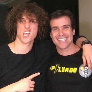 O zagueiro David Luiz com Thiago Asmar