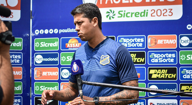 Thiago Carpini realiza grande trabalho no comando do Água Santa