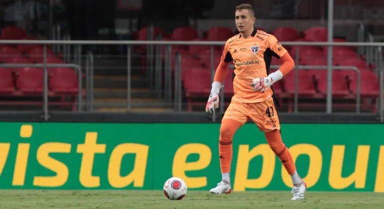 Thiago Couto sabe do desespero por contratar um goleiro para o seu lugar. Situação amadora