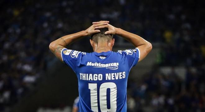 Thiago Neves fechou portas importantes por tudo que fez no rebaixado Cruzeiro