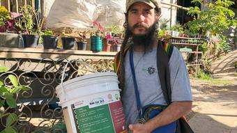 Grupo rastafári e famílias periféricas alcançam sustento com reciclagem de lixo orgânico em BH