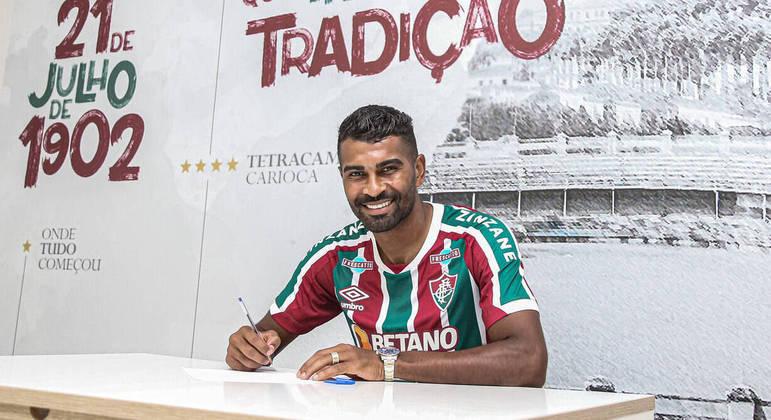 Thiago Santos assinou com o Fluminense até 2024
