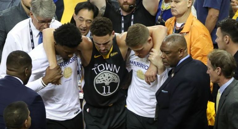 Thompson, gravemente contundido, dois anos de estaleiro