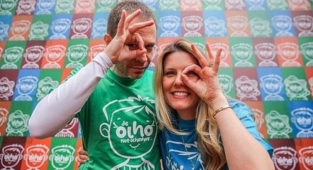 Tiago Leifert com a mulher, Daiana Garbin
