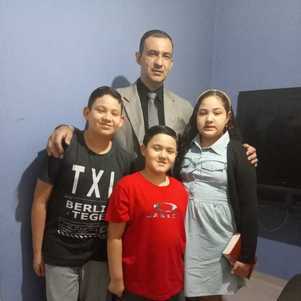 Tiago Pereira Martins com os filhos