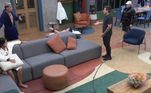 No decorrer da madrugada, Tiago e Tati voltaram a discutir. A peoa enfrentou o modelo e Thomaz saiu em defesa dela. O motivo da briga foi a trombada entre os dois durante comemoração do novo Fazendeiro: 'Ela andou na minha frente, tô nem aí', soltou Tiago. Deolane também acabou se envolvendo na treta, gerando climão