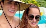 O gosto por idas e vindas parece fazer parte do DNA da família, porque Nadine Gonçalves, mãe de Rafaella e Neymar, teve um relacionamento para lá de conturbado com Tiago Ramos. Os dois começaram a namorar em abril de 2020 e terminaram dois meses depois, quando o modelo teria quebrado o apartamento da mãe do jogador durante uma discussão. Eles reataram e terminaram em dezembro daquele mesmo ano durante uma viagem pelo México, quando Tiago levou uma facada ao se envolver em uma briga, e há flagras de que os dois se envolveram e se encontraram novamente após isso. Até hoje o ex-peão de A Fazenda 14 cita Nadine, como quando postou um vídeo chorando, mas não se sabe se eles de fato se falam ou é apenas um blefe do modelo