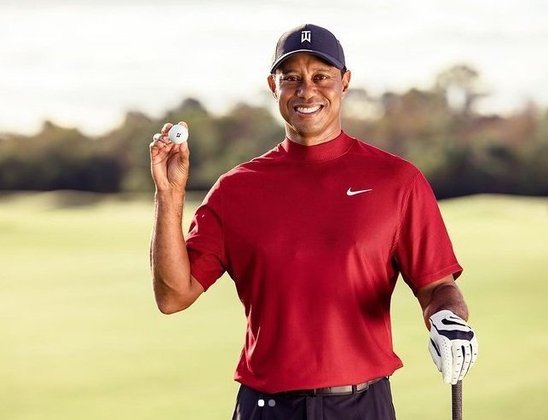 Tiger Woods - O golfista americano, 46 anos, veste uma camisa vermelha todos os domingos. Ele acha que isso abala o psicológico dos adversários. Pelo sucesso que ele tem nos campos, campeoníssimo em sua modalidade, quem sabe? 