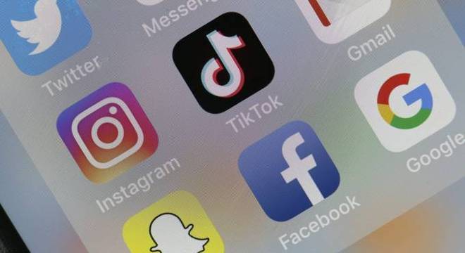 Os moderadores não têm o direito de remover conteúdo, mas têm o poder de boicotar