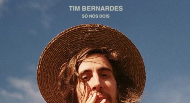 Tim Bernardes se derrete por amor na inédita “Só Nós Dois” – ouça