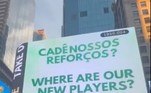 A 'moda' começou no fim de julho, quando a Mancha Verde, a principal organizada do Palmeiras, encontrou uma forma diferente de protestar contra a presidente do clube, Leila Pereira. A mandatária, que estava nos Estados Unidos, teve de ver de perto os pedidos por reforços, cobrados pela torcida