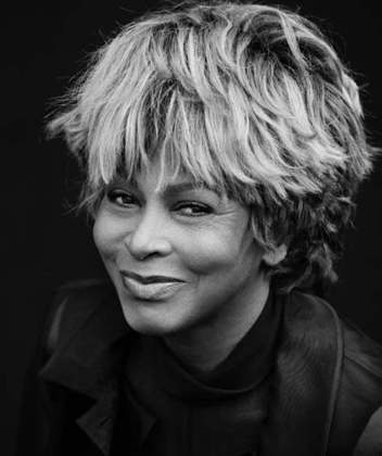 Tina Turner: Em sua autobiografia intitulada “Tina Turner: My Love Story”, a cantora revelou que precisou fazer um transplante de rim em 2016.